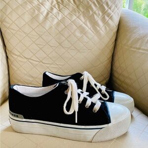 Tommy Hilfiger black and white velvet/velour sneakers size 7.5